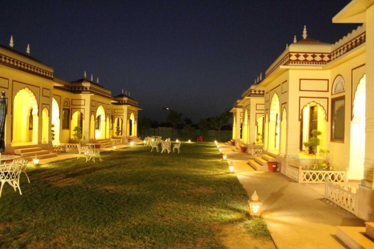 The Grand Barso Hotell Bharatpur Exteriör bild