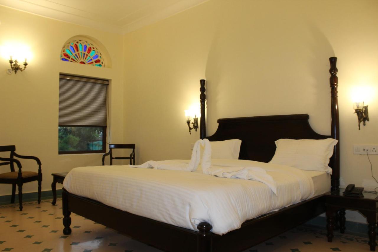 The Grand Barso Hotell Bharatpur Exteriör bild