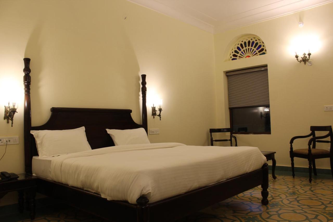 The Grand Barso Hotell Bharatpur Exteriör bild