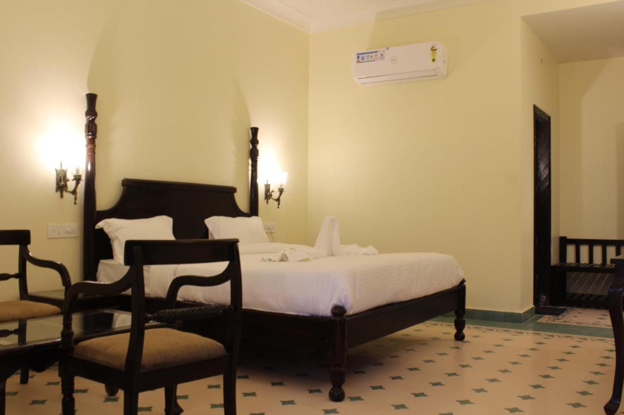 The Grand Barso Hotell Bharatpur Exteriör bild