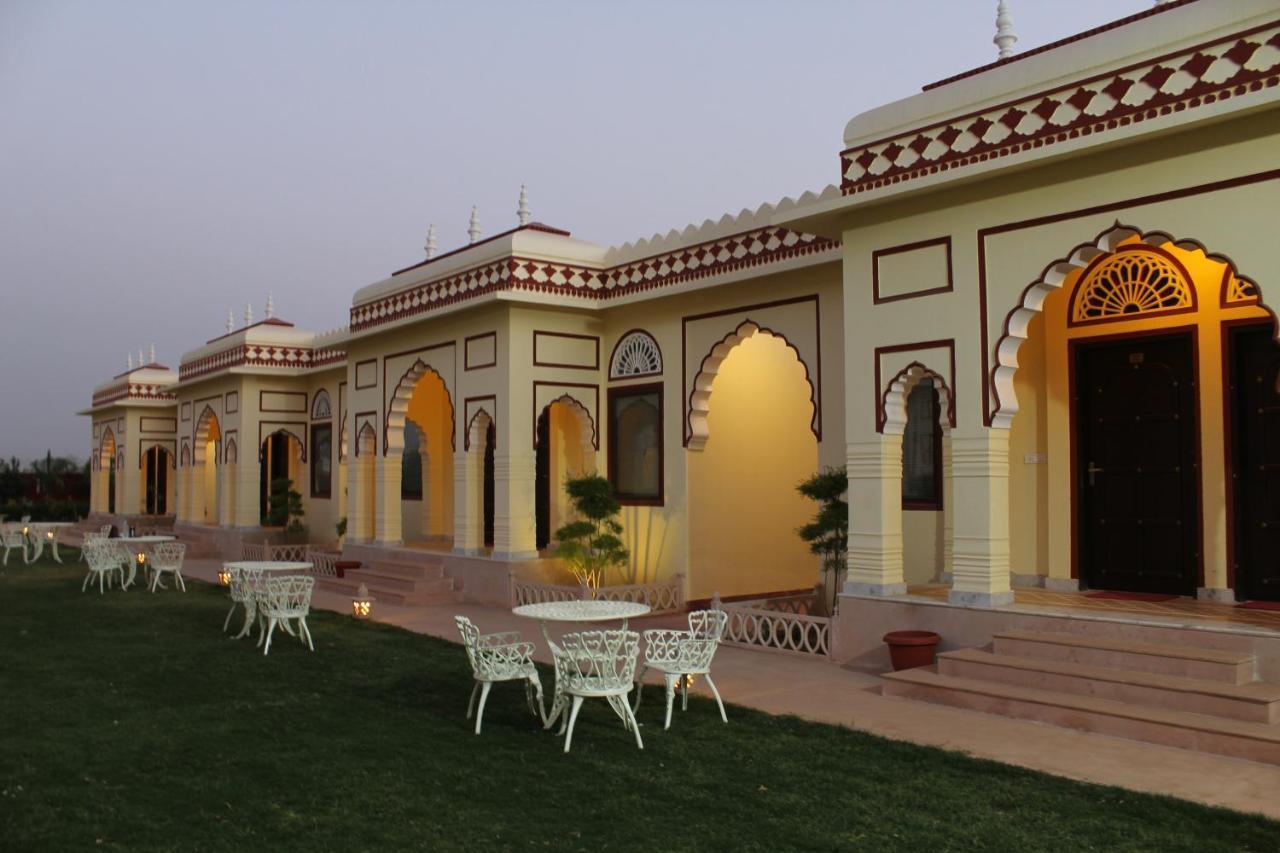 The Grand Barso Hotell Bharatpur Exteriör bild
