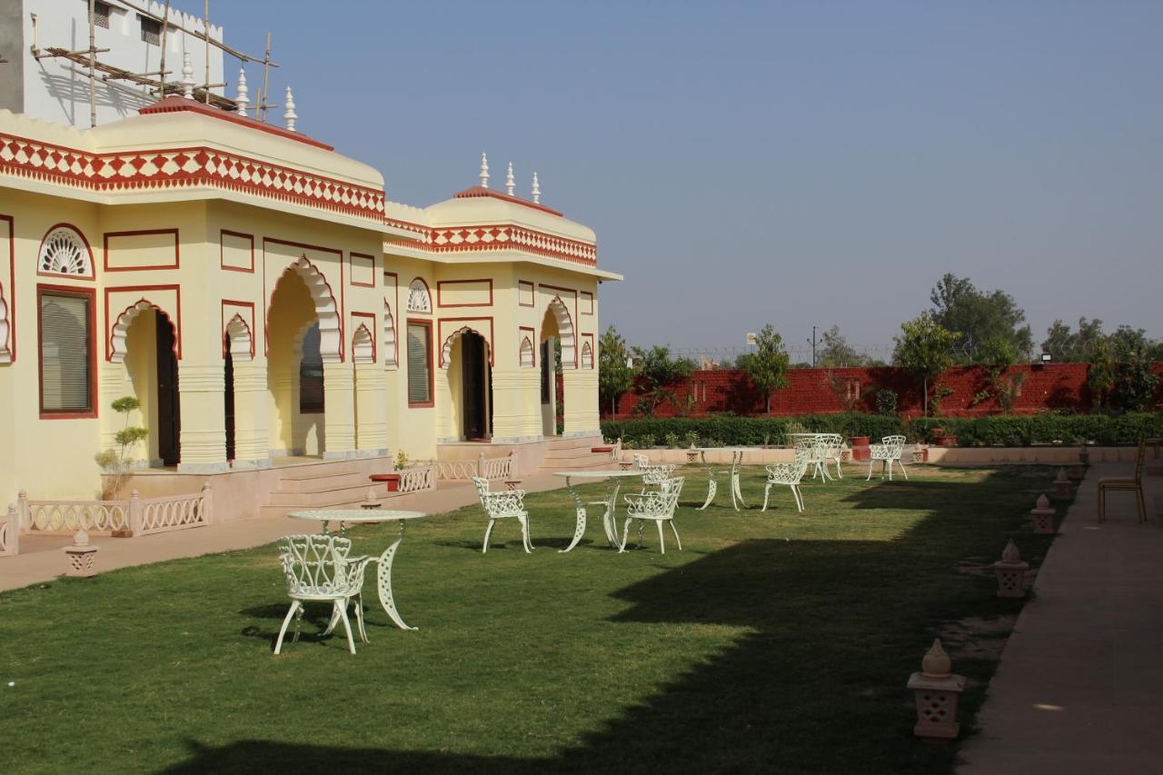 The Grand Barso Hotell Bharatpur Exteriör bild