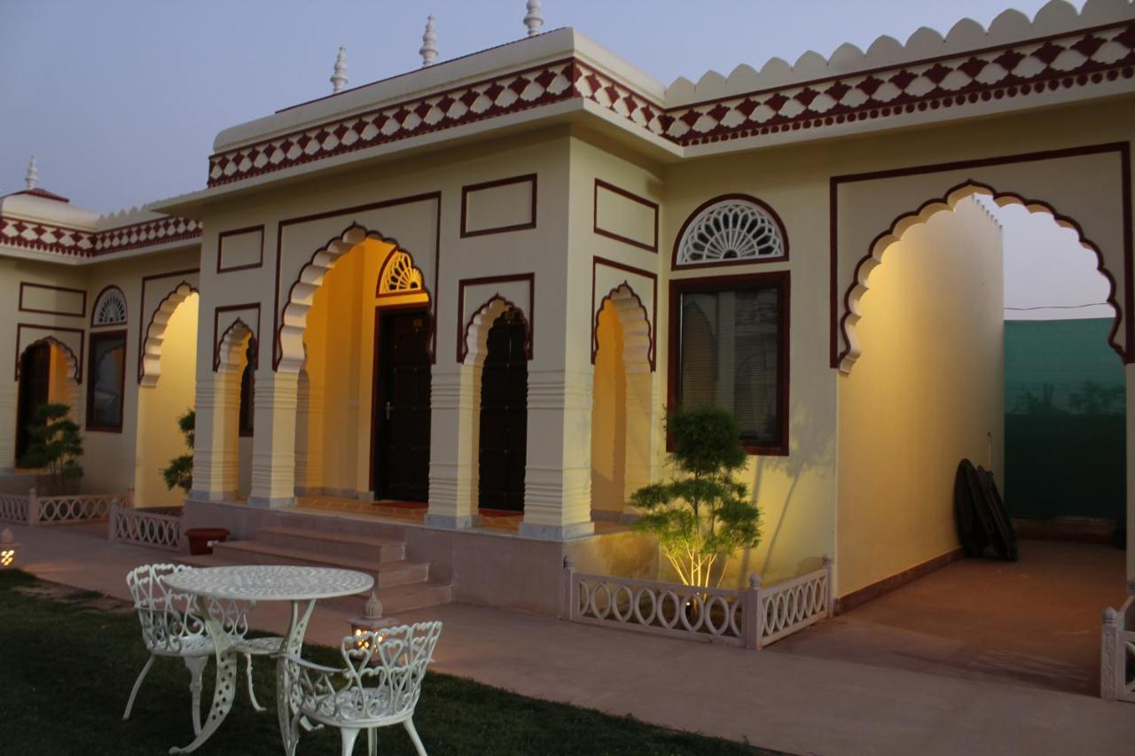 The Grand Barso Hotell Bharatpur Exteriör bild