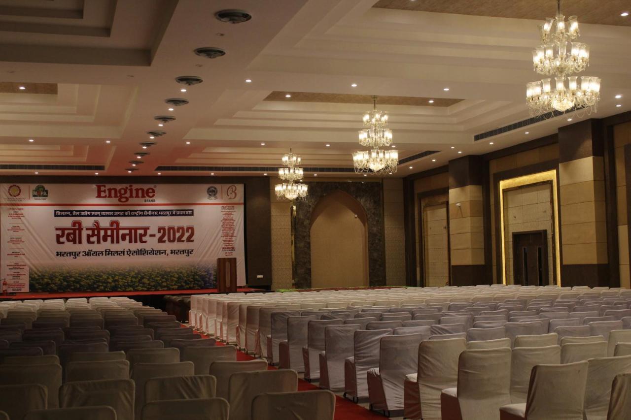 The Grand Barso Hotell Bharatpur Exteriör bild