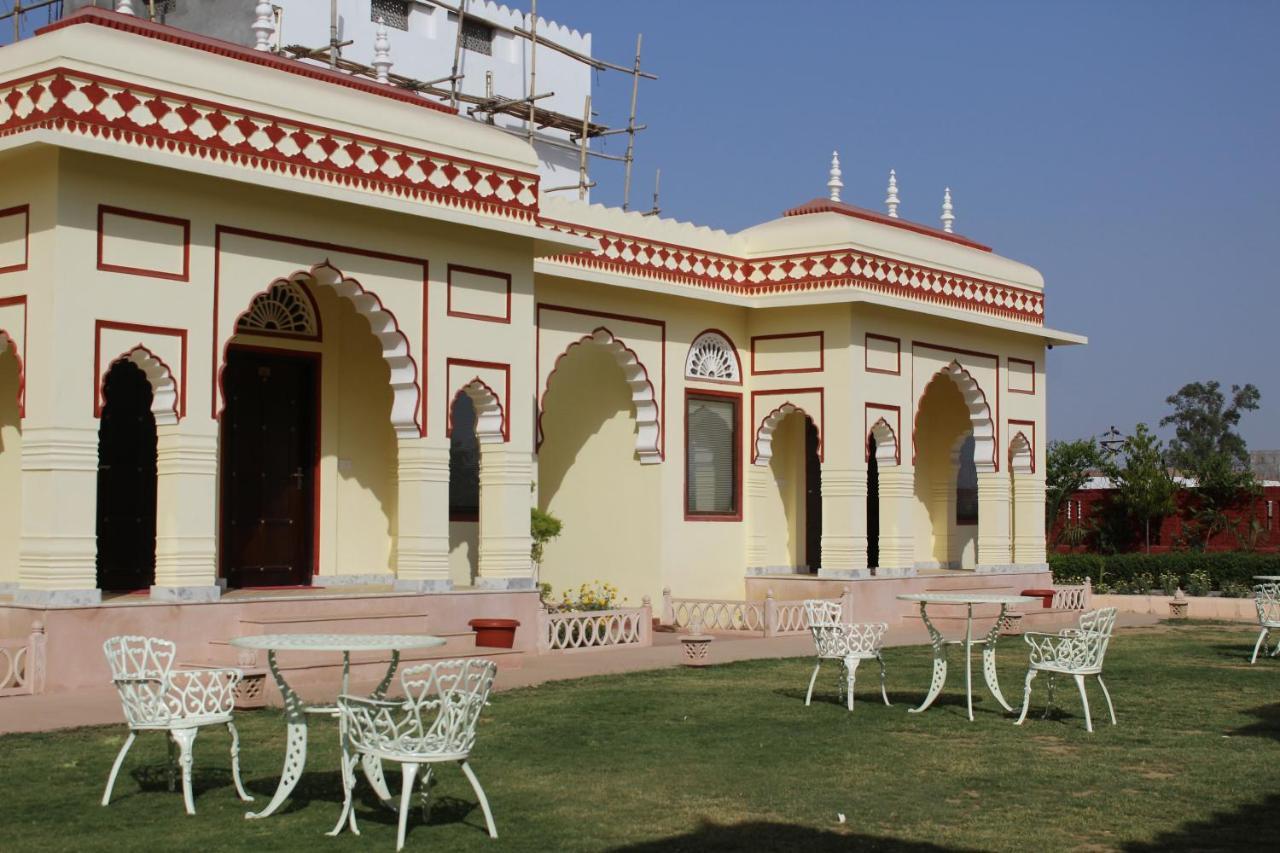 The Grand Barso Hotell Bharatpur Exteriör bild