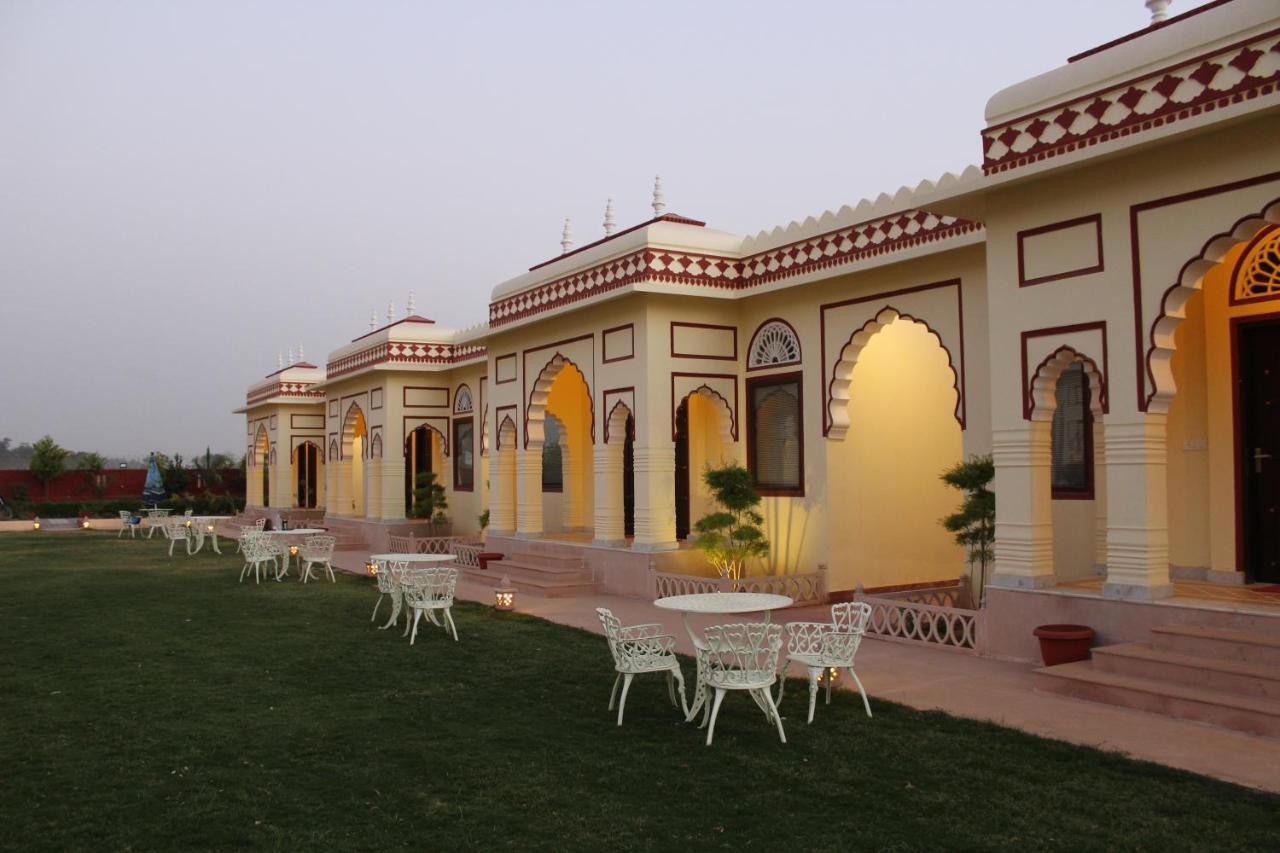 The Grand Barso Hotell Bharatpur Exteriör bild