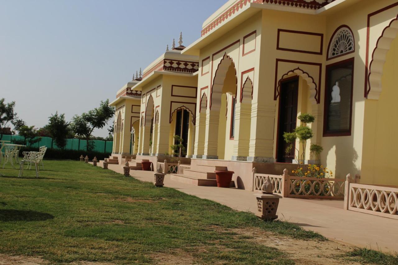 The Grand Barso Hotell Bharatpur Exteriör bild