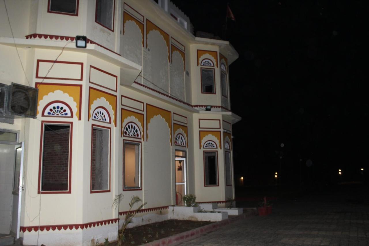The Grand Barso Hotell Bharatpur Exteriör bild