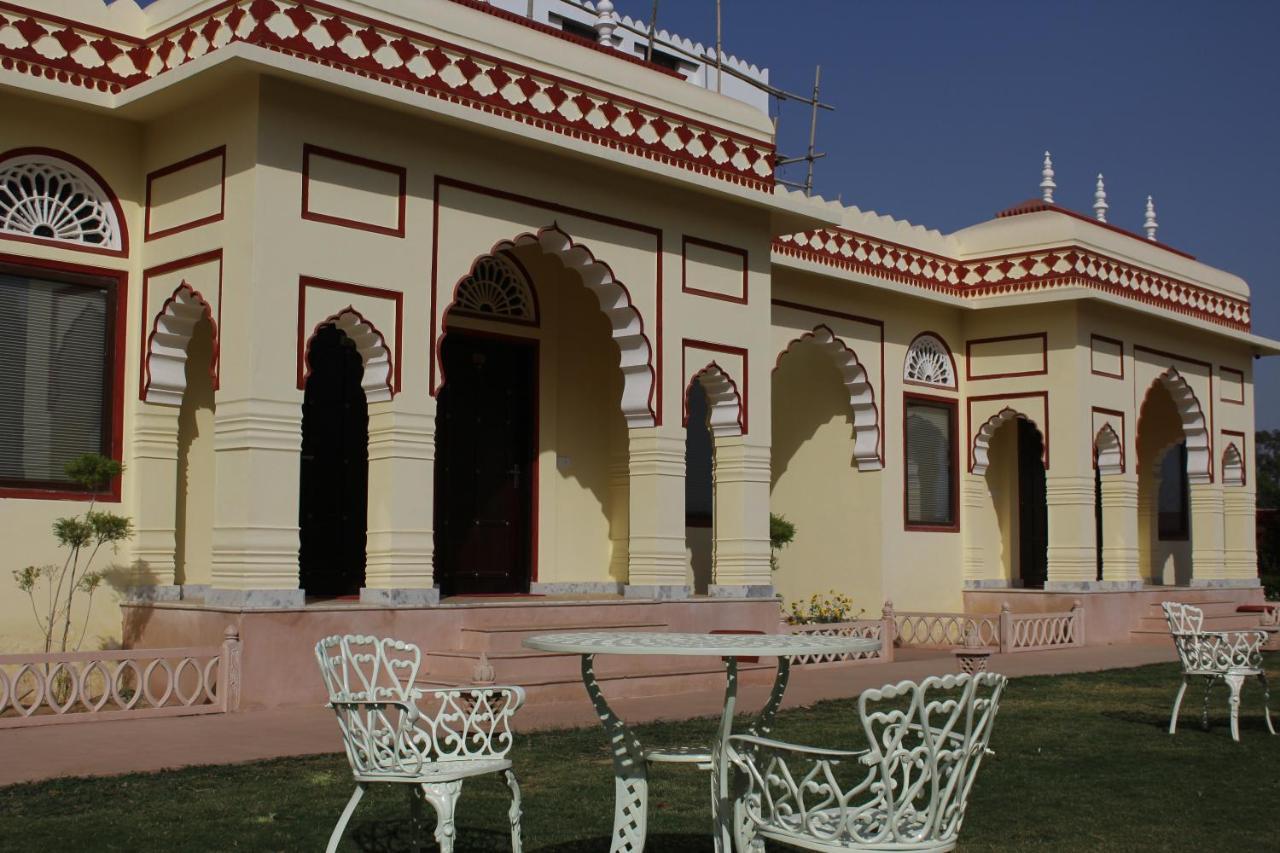 The Grand Barso Hotell Bharatpur Exteriör bild