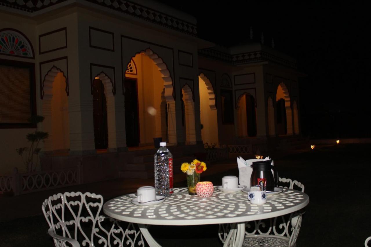 The Grand Barso Hotell Bharatpur Exteriör bild