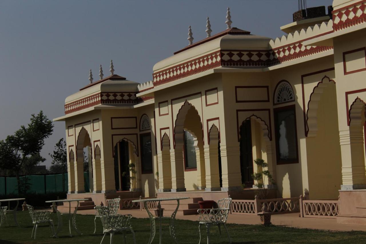 The Grand Barso Hotell Bharatpur Exteriör bild