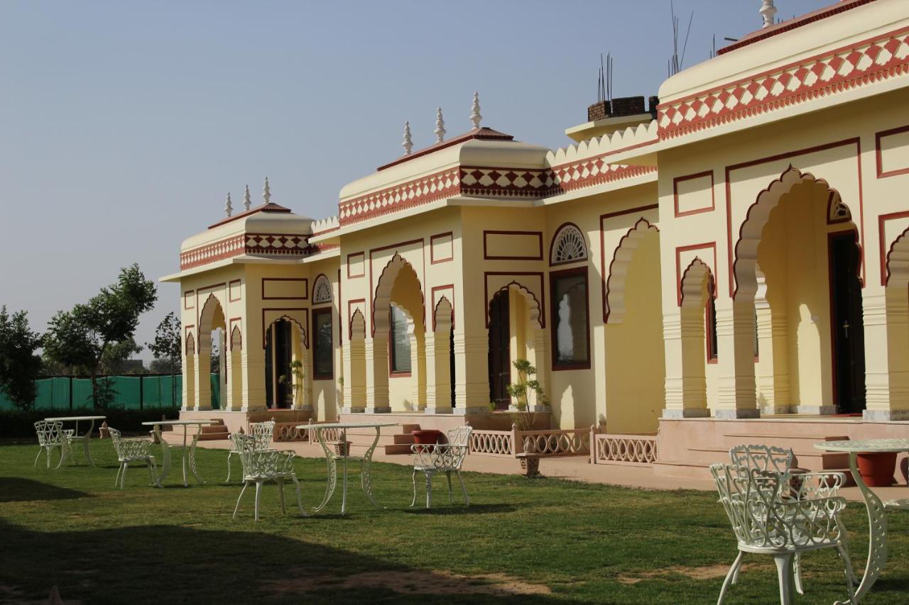 The Grand Barso Hotell Bharatpur Exteriör bild