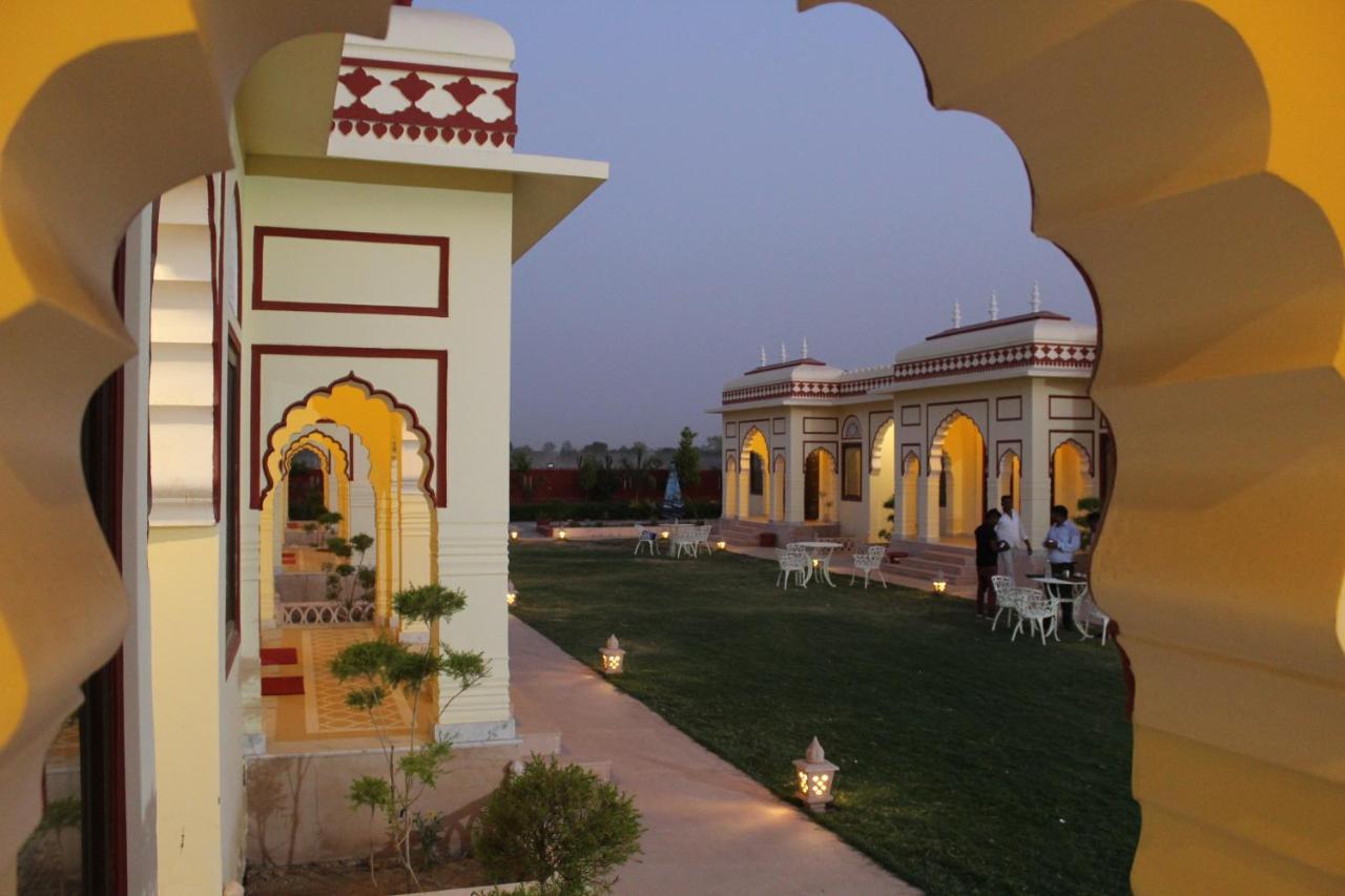 The Grand Barso Hotell Bharatpur Exteriör bild