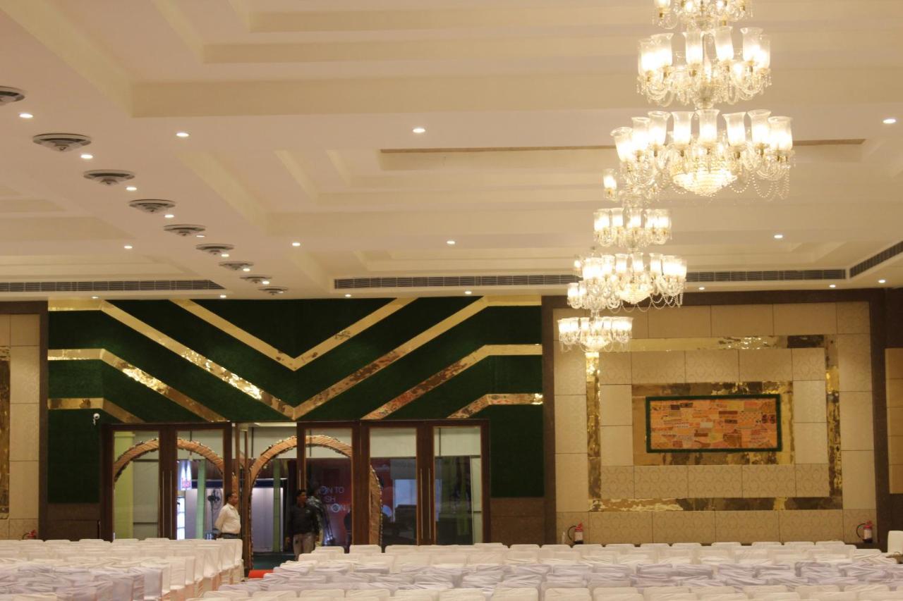 The Grand Barso Hotell Bharatpur Exteriör bild
