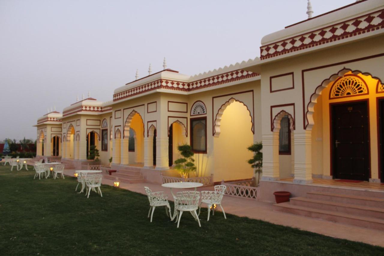 The Grand Barso Hotell Bharatpur Exteriör bild