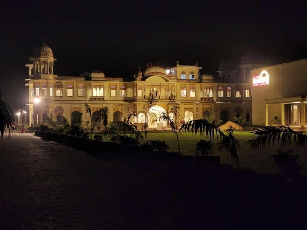 The Grand Barso Hotell Bharatpur Exteriör bild