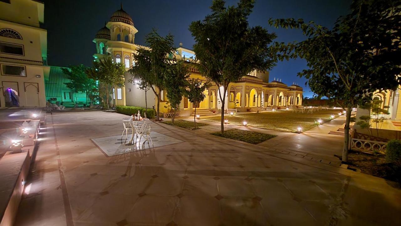 The Grand Barso Hotell Bharatpur Exteriör bild