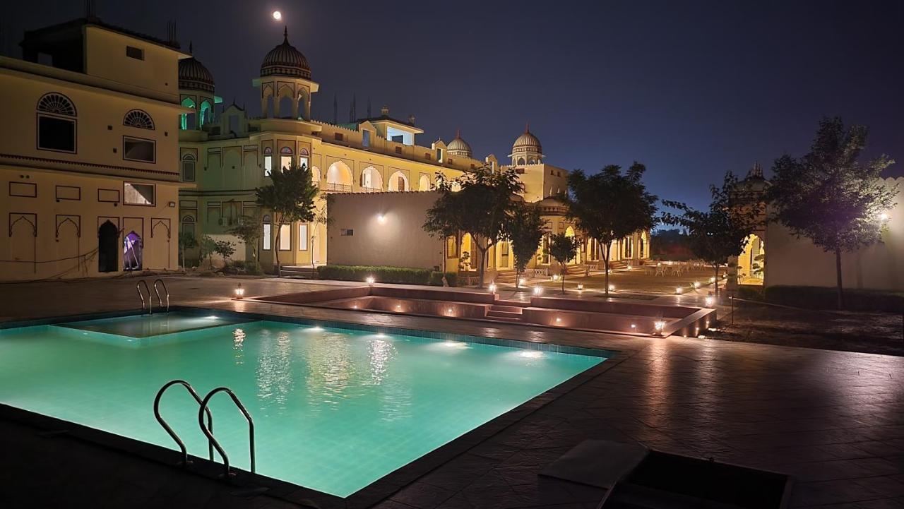 The Grand Barso Hotell Bharatpur Exteriör bild
