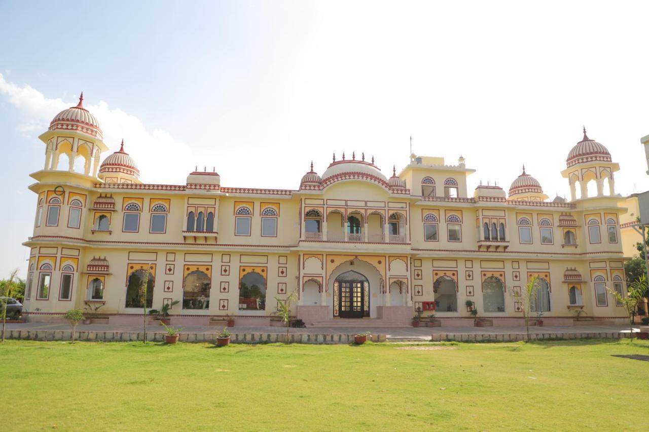 The Grand Barso Hotell Bharatpur Exteriör bild