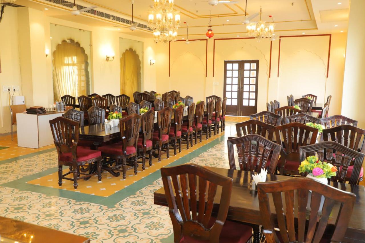 The Grand Barso Hotell Bharatpur Exteriör bild