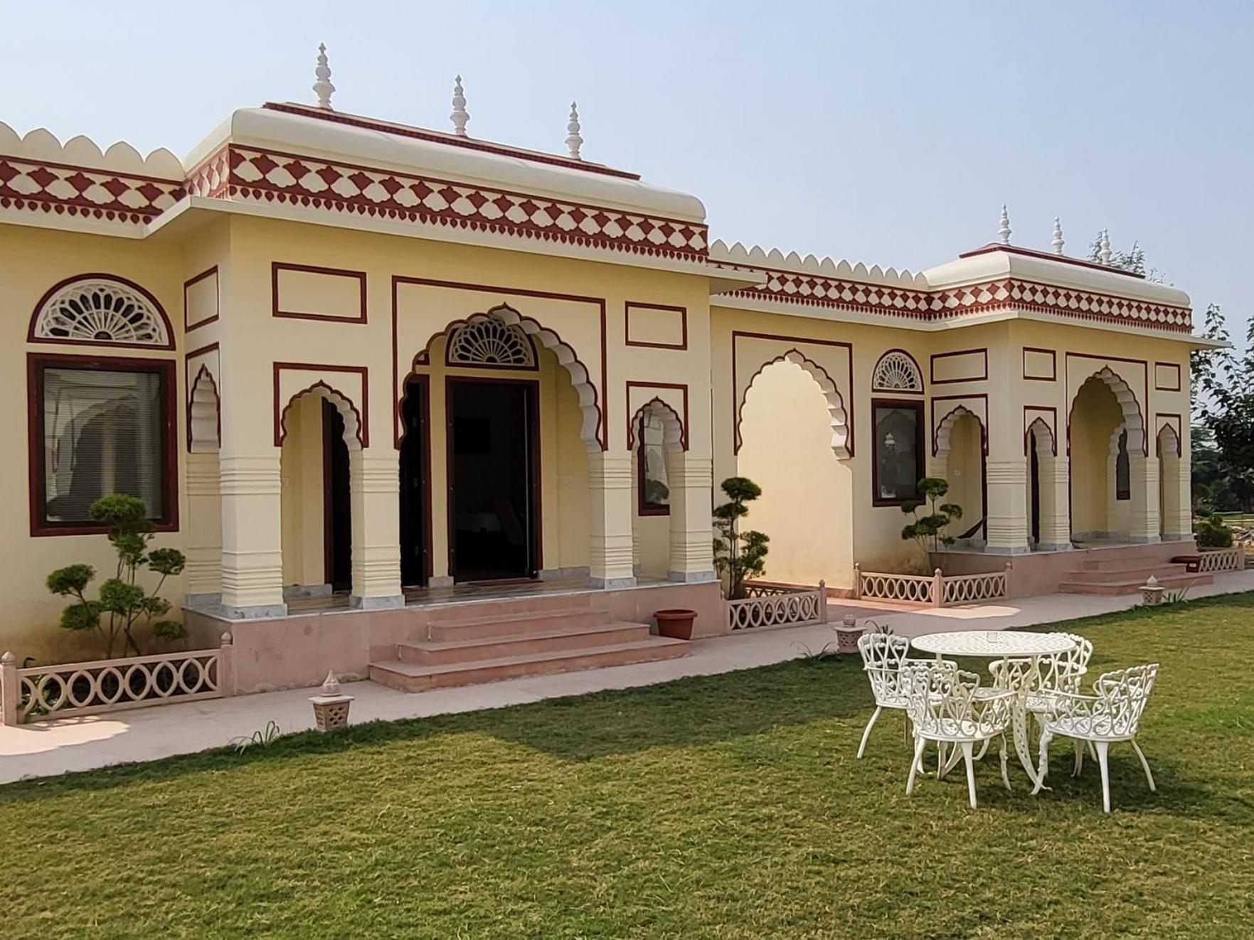 The Grand Barso Hotell Bharatpur Rum bild